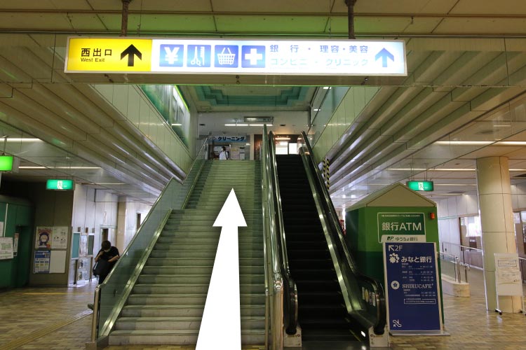 ②階段を上がります